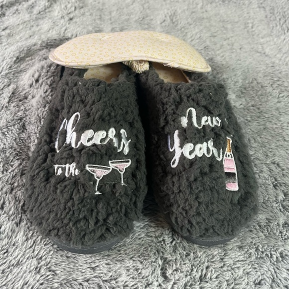 Lola Slippers with sleeping mask combo “Cheers to the New Year” 🥂🍾